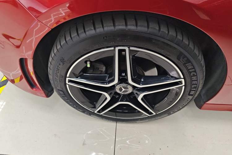 Used Mercedes-Benz A-Class 2019 A 200 L Sport Sedan Left Front Wheel Hub