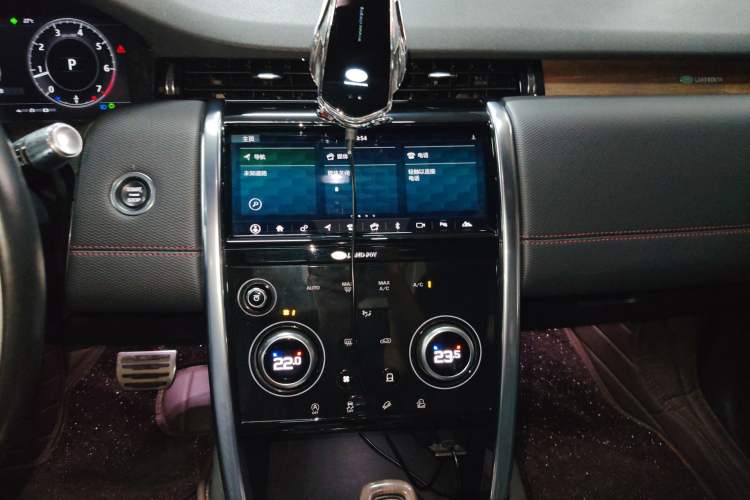 Used Land Rover Discovery Sport 2020 249 PS R-Dynamic Performance Edition Audio And AC Panel