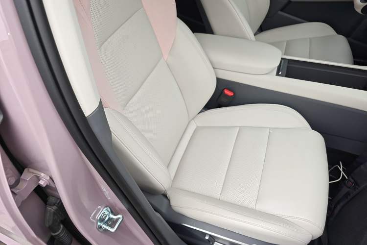 Used Lynk & Co 06 EM-P 2023 EM-P 126 Long-Range Halo Right Front Seat