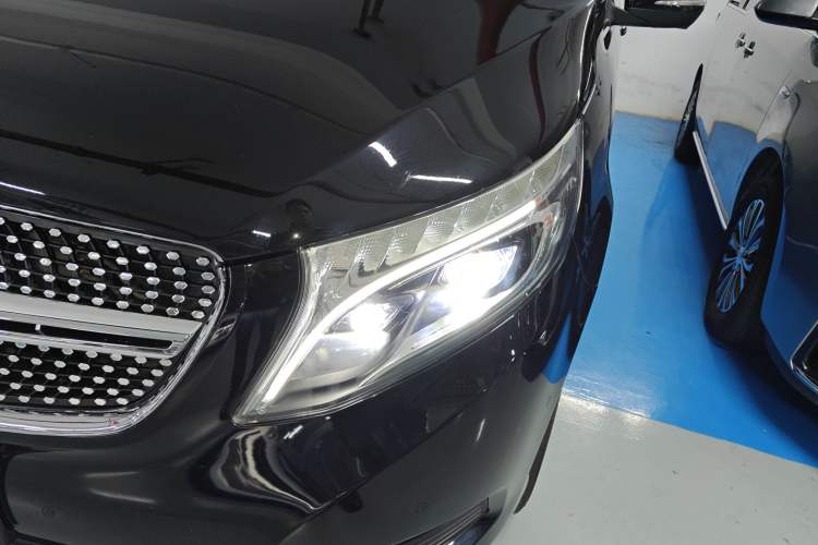 Used Mercedes-Benz V-Class 2018 V 260 Avantgarde Edition China VI