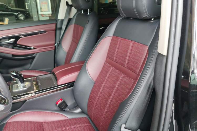 Used Land Rover Range Rover Evoque 2021 Range Rover Velar 249 PS R-Dynamic S Performance Edition
