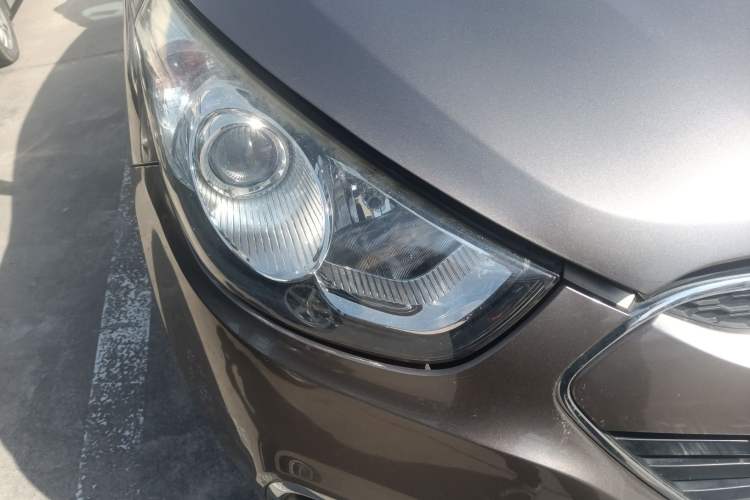 Used Hyundai ix35 2012 2.0L Automatic Two-Wheel Drive Elite Edition GLS Right Front Headlight