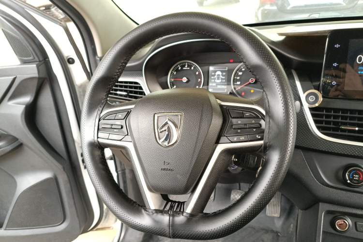 Used Baojun 730 2019 1.5L Manual Fashion Model 7-seater China VI Steering Wheel