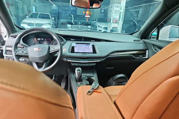 Used Cadillac XT4 2018 28T 4x4 Platinum Edition