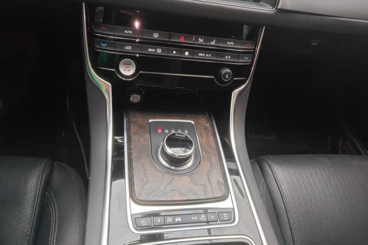 Used Jaguar XFL 2019 XFL 2.0T 250 PS Two-Wheel-Drive Luxury Edition
