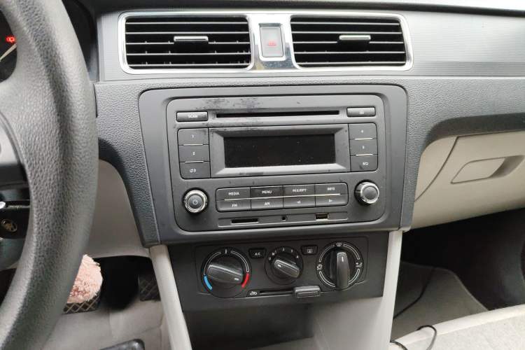 Used Skoda Rapid 2013 1.6L Automatic Smart Selection Model Audio And AC Panel
