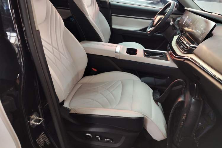 Used Chery New Energy eQ7 2023 512km Pro Right Front Seat