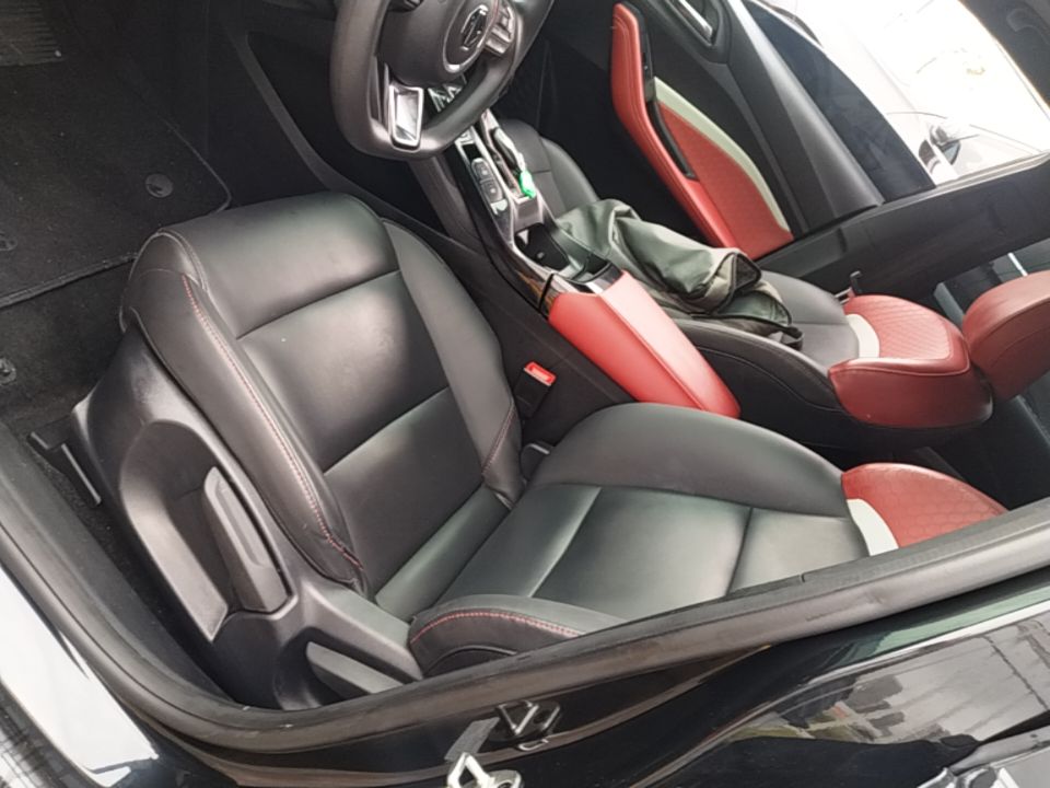 Vordere Reihe im Auto