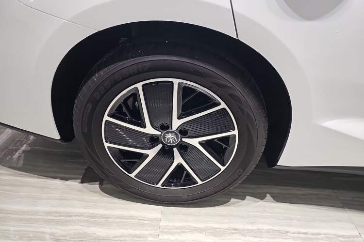 Used BYD Qin L 2025 DM-i Smart Drive 120KM Superior Model
