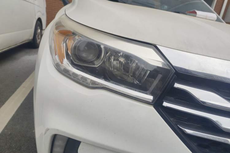 Used GAC Trumpchi GS4 2017 235T G-DCT Two-Wheel Drive Luxury Edition Exterior 6