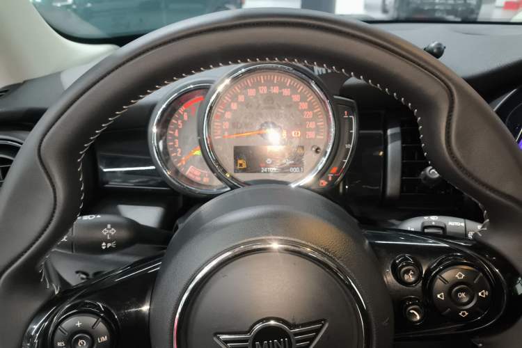 Used MINI 2019 1.5T COOPER Artist