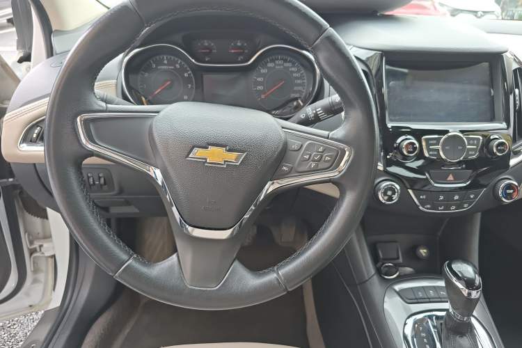 Used Chevrolet Cruze 2015 1.4T DCG Luxury Edition Steering Wheel