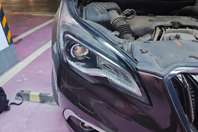 Used Buick Envision 2014 28T Four-Wheel Drive Elite Model Right Front Headlight