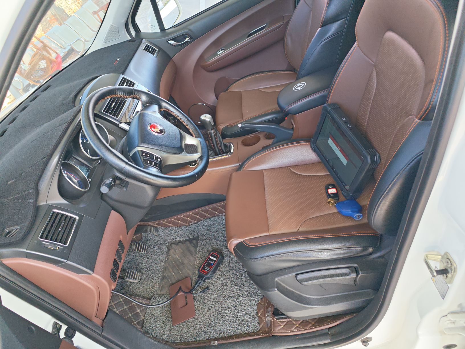 Переднее сиденье в автомобиле