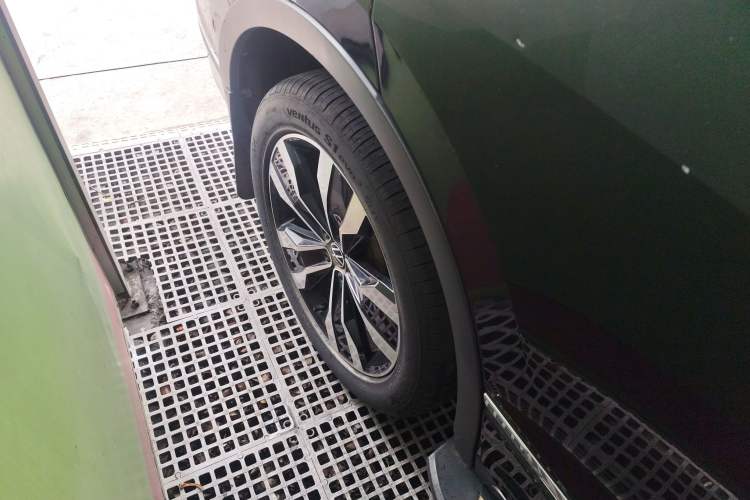 Used Volkswagen Tiguan L 2022 330TSI Automatic Two-Wheel Drive R-Line Enhanced Edition
