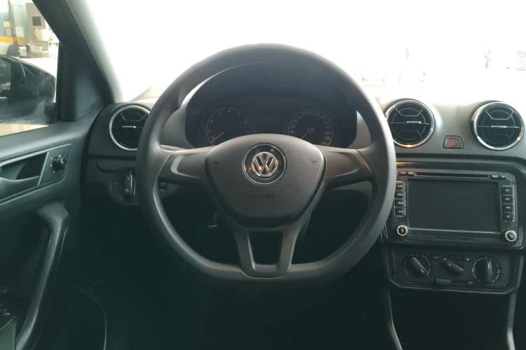 Used Volkswagen Jetta 2017 1.4L Manual Fashion Edition
