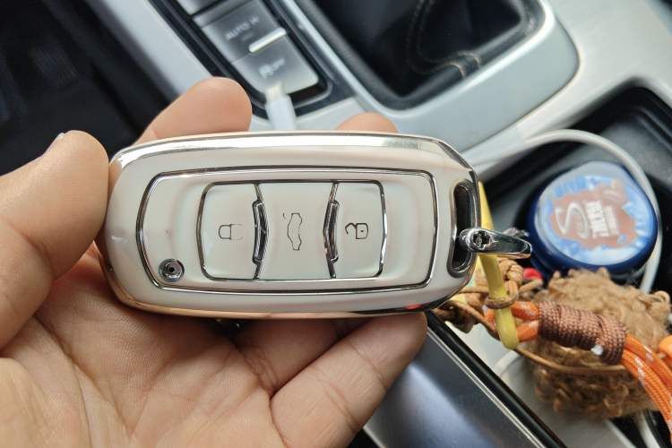 Used Geely Auto Emgrand X7 Sport 2016 1.8TD Manual ZhiShang Model Vehicle Key