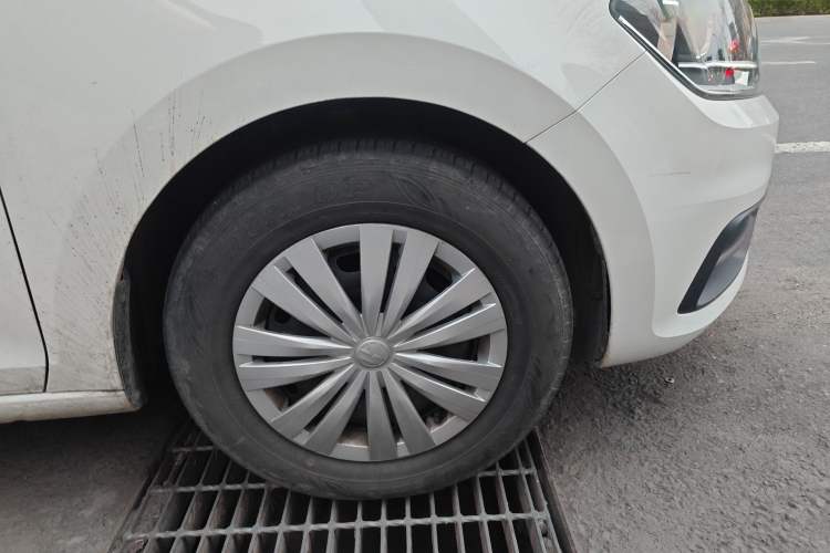 Used Volkswagen Santana 2016 1.4L Manual Fashion Edition Right Front Wheel Hub