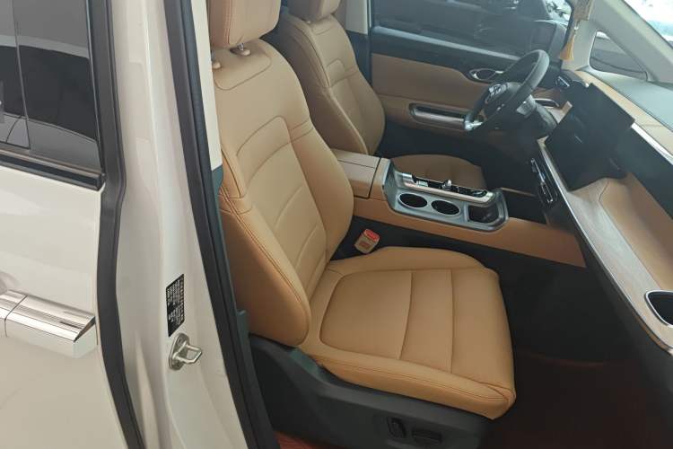 Used GAC Trumpchi E8 2024 Honor Series 2.0L Honor Edition Right Front Seat