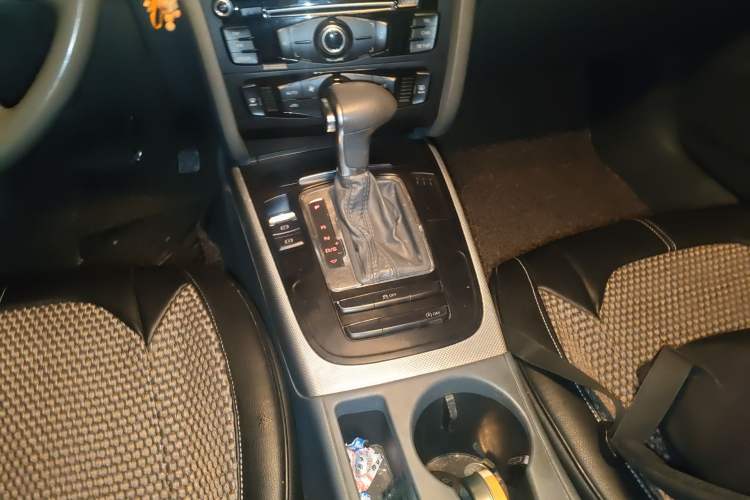 Used Audi A4L 2015 30 TFSI Automatic Comfort Model Gear Lever