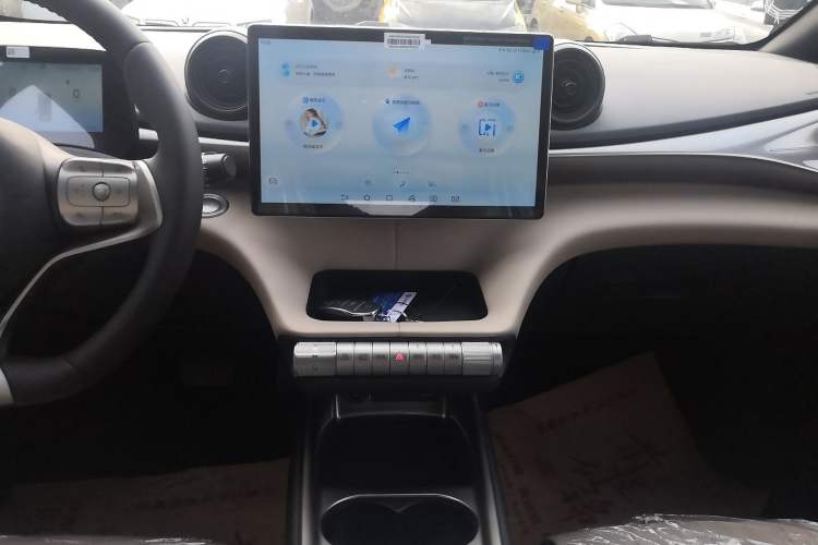 Used BYD Dolphin 2025 420km Free Edition Audio And AC Panel