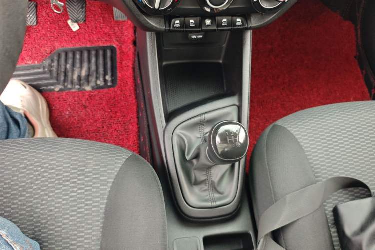 Used Hyundai Verna (older generation) 2017 1.4L Manual Refreshed Version China V Standard Gear Lever