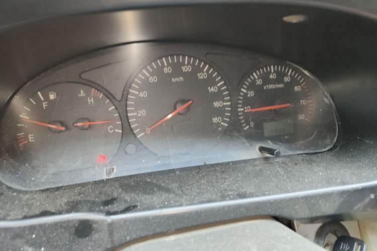 Used Jinbei Hiace 2018 2.0L Fifth-Generation Box Truck Standard Roof 2 Seats 4G19