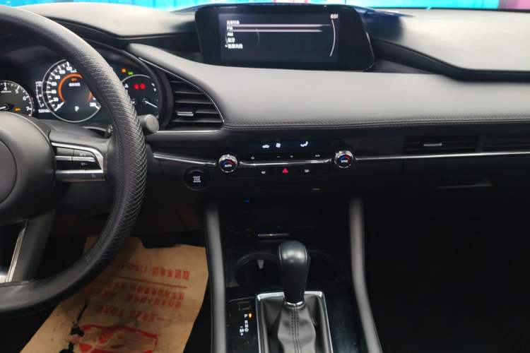 Used Mazda 3 Axela 2020 2.0L Automatic ZhiXuan Edition Audio And AC Panel