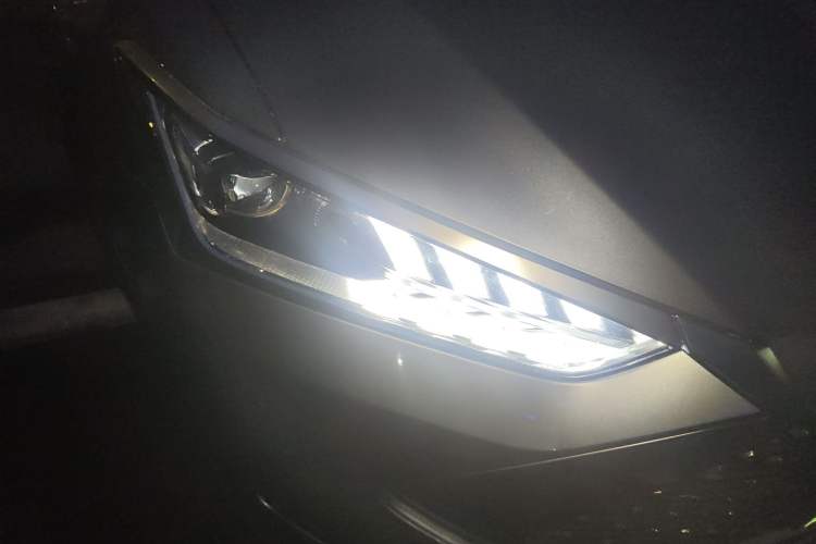 Used BYD Qin PLUS 2024 HONOR Edition DM-i 55KM Leading Model Right Front Headlight