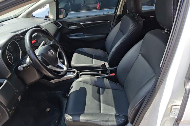 Used Honda Fit 2014 1.5L SE CVT Fashion Model Left Front Seat