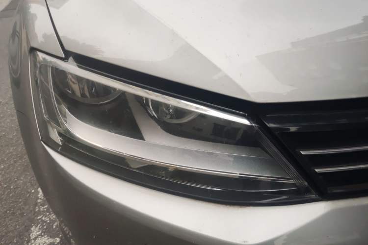 Used Volkswagen Sagitar 2012 1.4TSI Automatic Luxury Edition Right Front Headlight