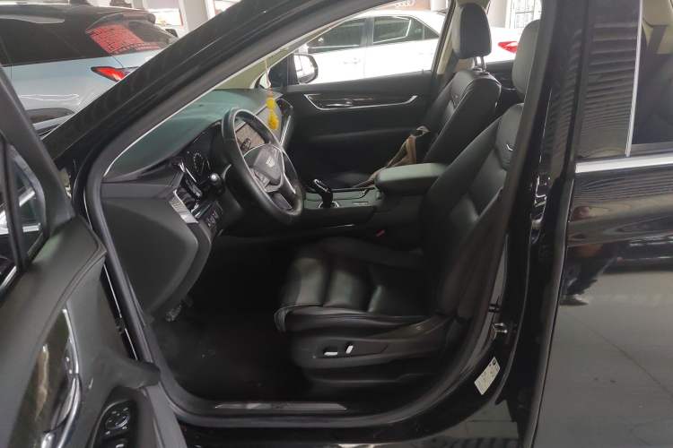 Used Cadillac XT5 2018 25T Luxury Model
