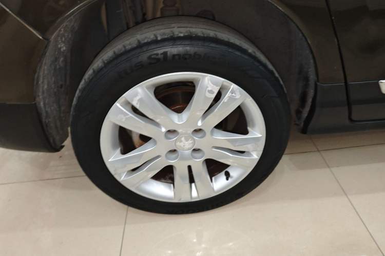 Used Peugeot 3008 2015 2.0L Automatic Classic Edition
