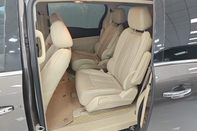 Used Buick GL8 2023 Facelifted Land Cruiser Executive Luxury Version