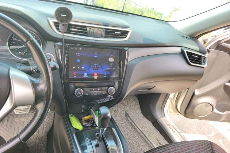 Used Nissan X-Trail 2014 2.0L CVT Comfort Edition 2WD Audio And AC Panel