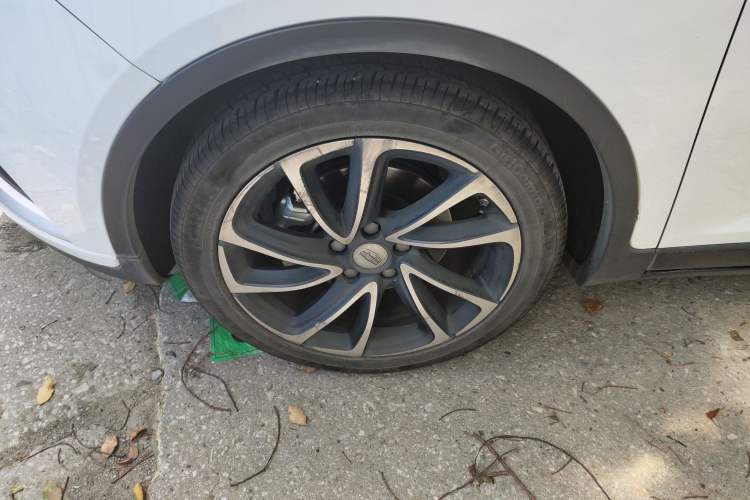 Used Geely Auto Emgrand GS 2016 Elegant Edition 1.3T Automatic ZhenShang Model Left Front Wheel Hub