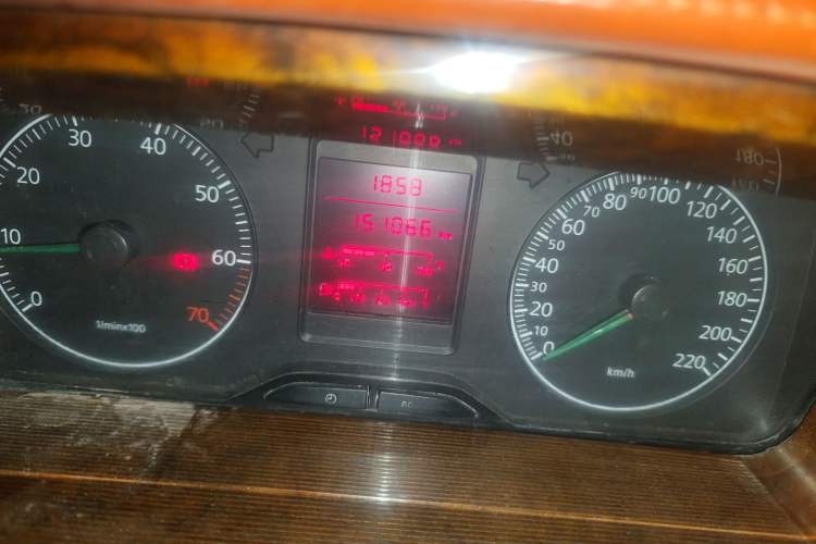 Used Volkswagen Jetta 2010 1.6L Partner Odometer Close Up