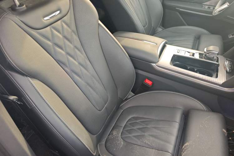 Used Hongqi HS7 PHEV 2024 2.0T PHEV Four-Wheel-Drive Flagship Edition 6 Seats
