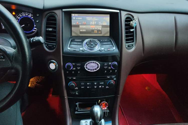 Used Infiniti QX50 2013 2.5L Two-Wheel-Drive Elegant Edition
