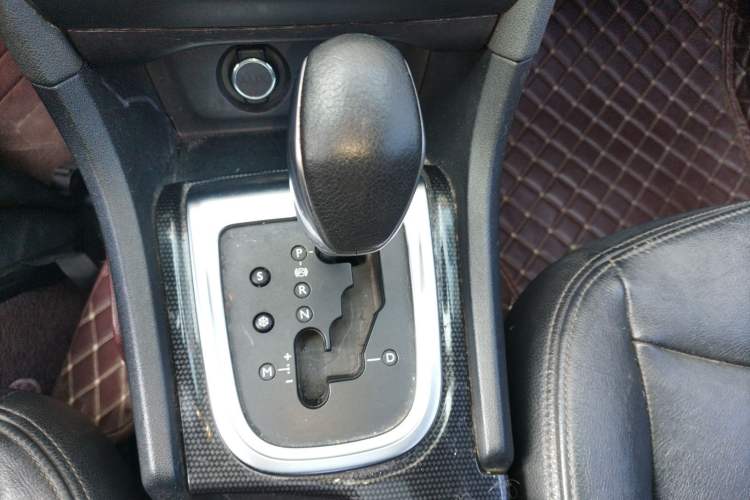 Used Citroen C4L 2013 1.8L Automatic Jingzhi Edition Gear Lever