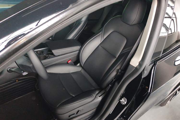 Used Tesla Model Y 2021 Standard Range Rear-Wheel Drive Version Left Front Seat