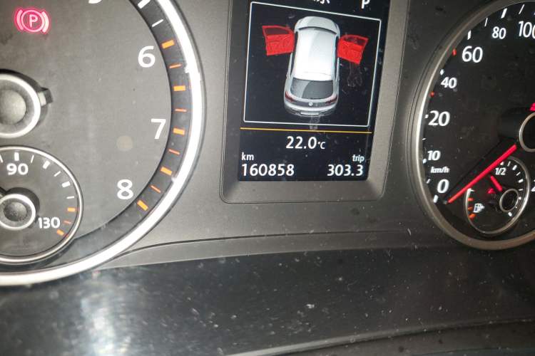 Used Volkswagen Tiguan 2016 300TSI Automatic All-Wheel Drive Luxury Edition Odometer Close Up