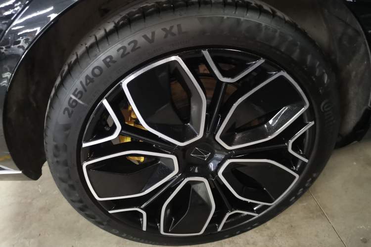 Used Avatr 11 2023 Harmony 90° Luxury Edition Right Rear Wheel Hub