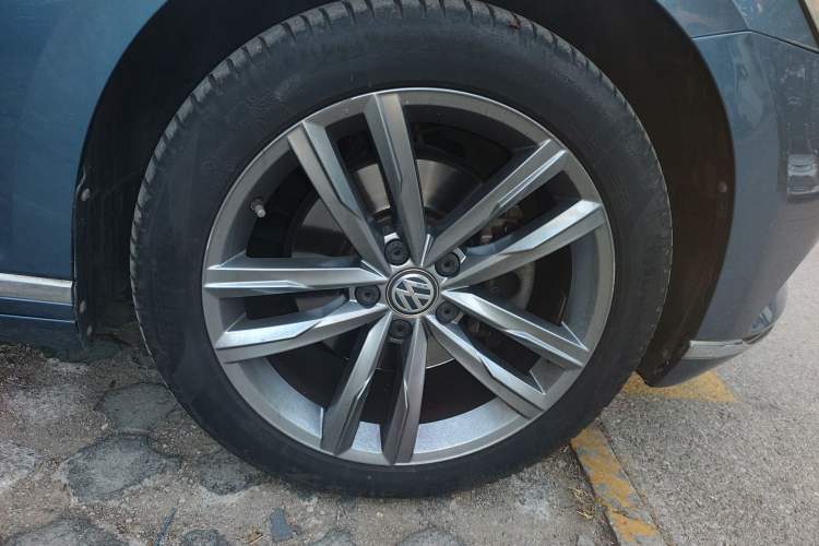 Used Volkswagen Variant 2018 380TSI Two-Wheel Drive Comfort Edition Right Front Wheel Hub