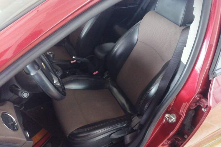 Used Chevrolet Cruze 2013 Hatchback 1.6L Manual Luxury Model
