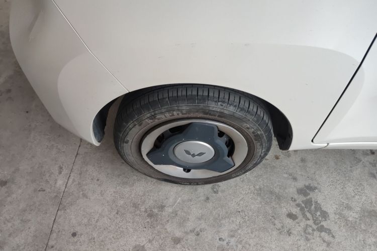 Used Wuling Hongguang MINIEV 2021 Macaron Fashion Model Lithium Iron Phosphate Left Front Wheel Hub