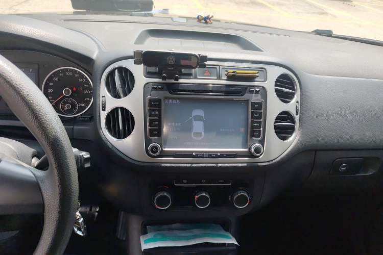 Used Volkswagen Tiguan 2013 1.8TSI Automatic Two-Wheel Drive Trend Edition Audio And AC Panel