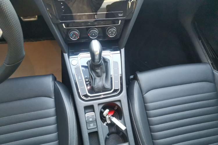 Used Volkswagen Magotan 2025 Zhongxiang Version 280TSI DSG Comfort Edition