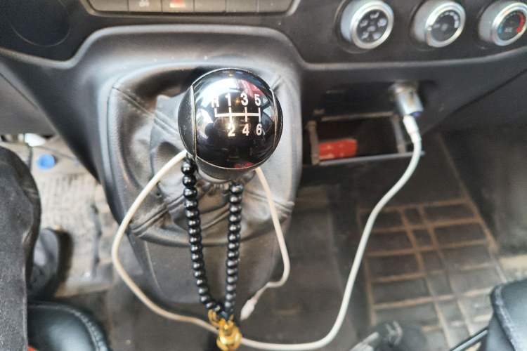 Used JMC Fushun 2022 2.0T Manual Multi-Function Passenger Vehicle Mid-Range High Roof 6-7 Seats
