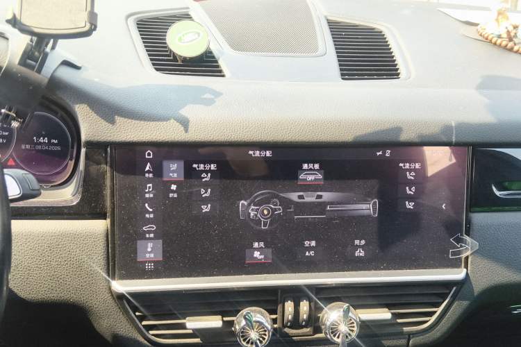 Used Porsche Cayenne 2018 Cayenne 3.0T Audio And AC Panel